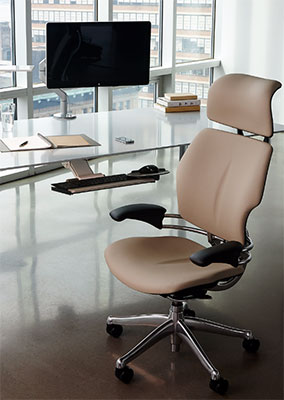 Humanscale-Freedom-Headrest-Chair-review-at-the-office