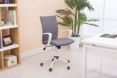 DJ·Wang-Grey-Computer-Desk-Chair-at-the-office