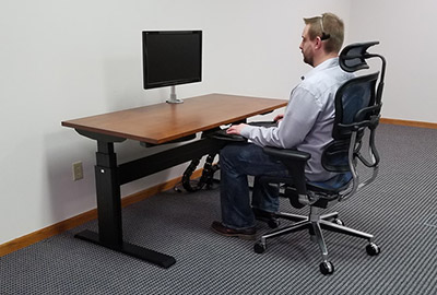 adjusting-your-office-chair-feet-flat-on-the-ground