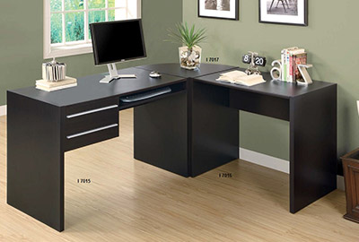 corner-desks-in-the-middle