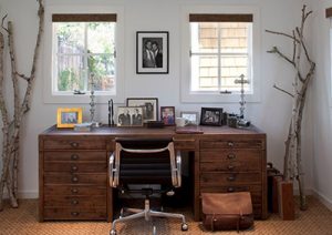 traditional-computer-desks-facing-the-wall