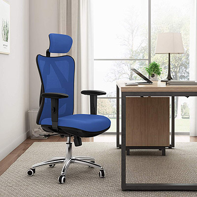Sihoo-ergonomic-office-chair-at-the-office
