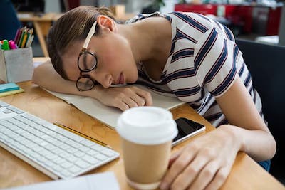 benefits-of-taking-a-nap-at-the-office