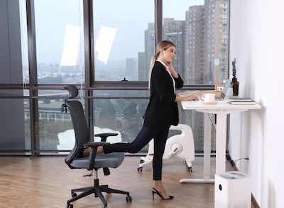 Standing-Vs.-Sitting-Office-Desks-–-Which-One-Is-Better-For-Your-Health